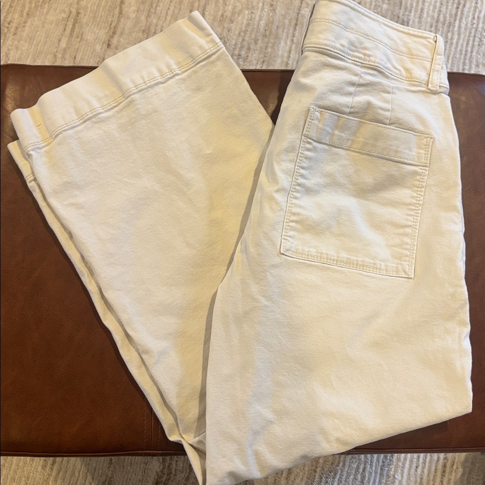 LOFT| Cream Buttoned cropped pants